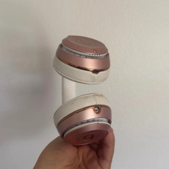 Rose Gold Beats By Dr Dre - Picture 3 of 3